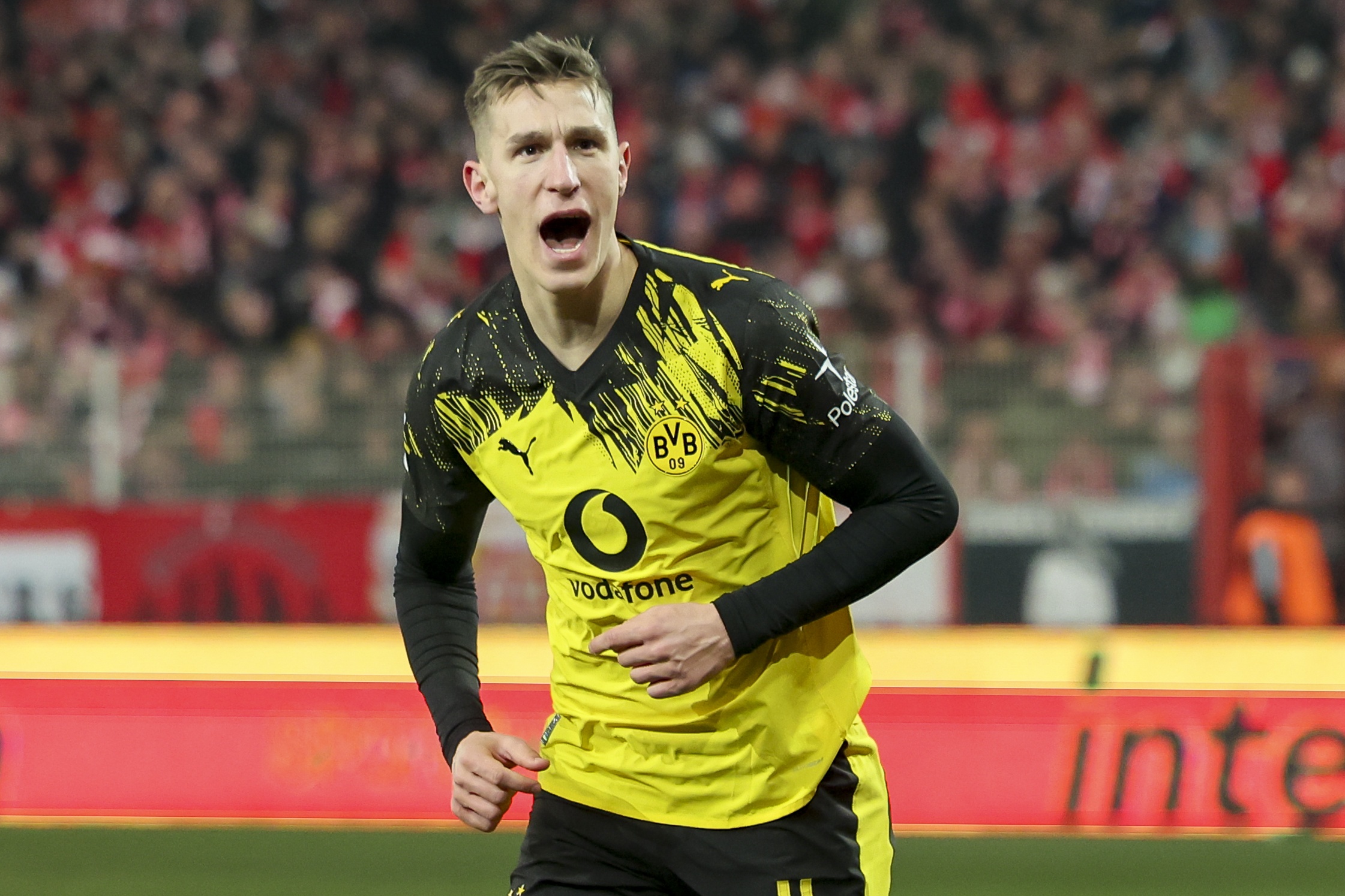 开云体育官网-记者：皇马和利物浦有意施洛特贝克，多特提出丰厚合同希望其留队