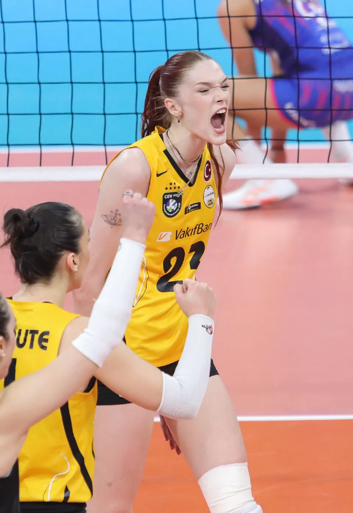 开云体育官网-米兰女排主场遭逆转，埃格努空砍38分，马尔科娃封神加冕MVP|AC米兰|瓦基弗银行|扣球|欧冠|比赛_新浪体育_新浪新闻