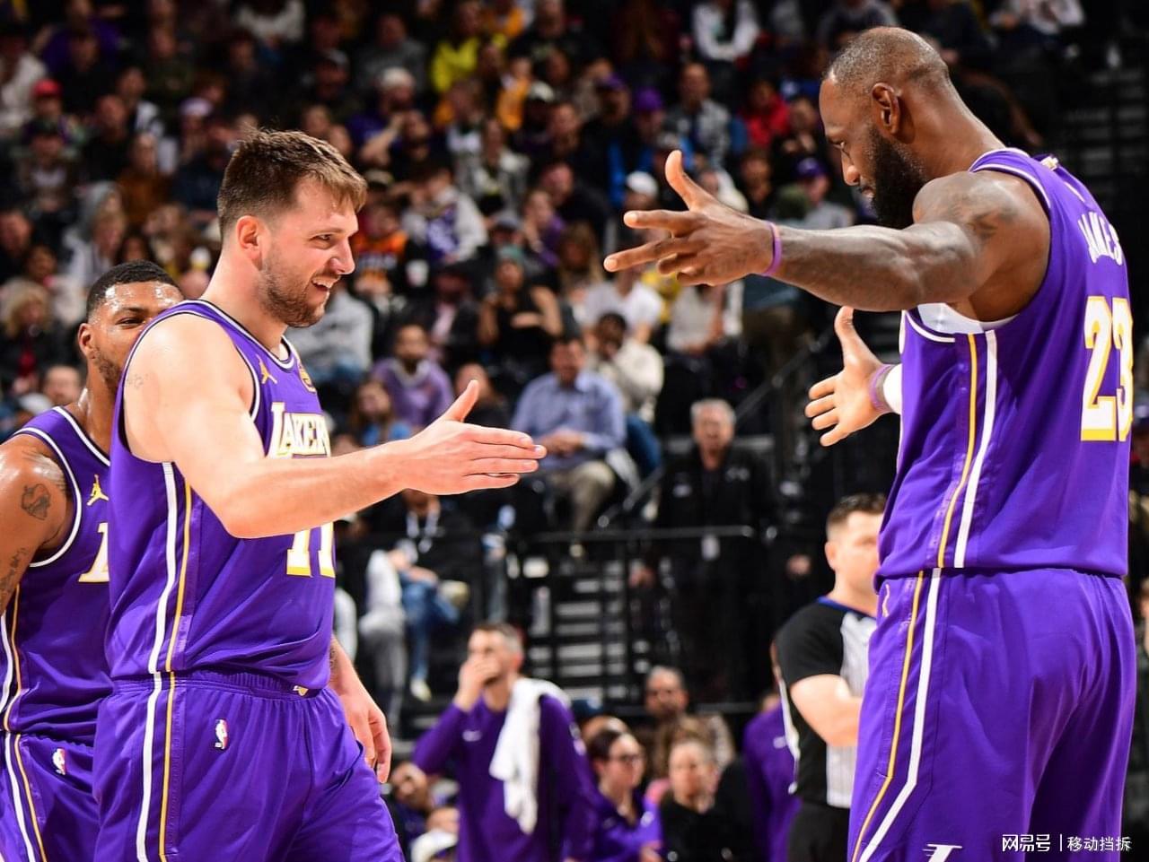 开云体育官网-斯玛特：裁判不可能每个身体对抗都吹，所以我们得及时回防