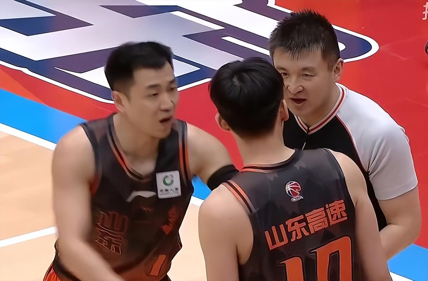 开云官网-大冷门！卫冕冠军无缘8连胜，山东男篮12战11胜，邱彪有能