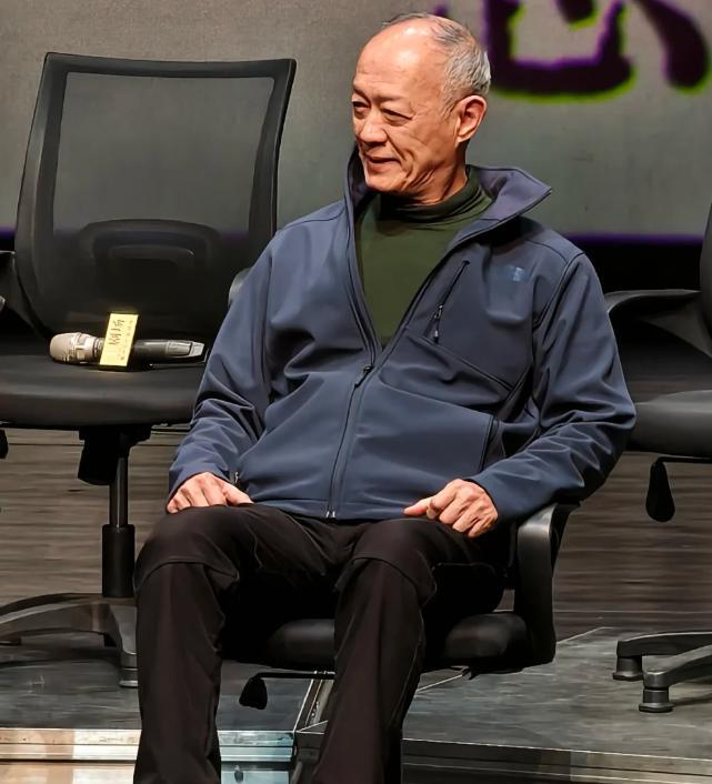 老戏骨上海再聚首，李立群满脸痘坑，金士杰干瘪，林依晨板牙抢镜