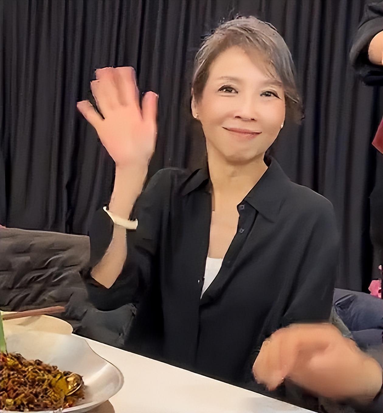 老戏骨上海再聚首，李立群满脸痘坑，金士杰干瘪，林依晨板牙抢镜